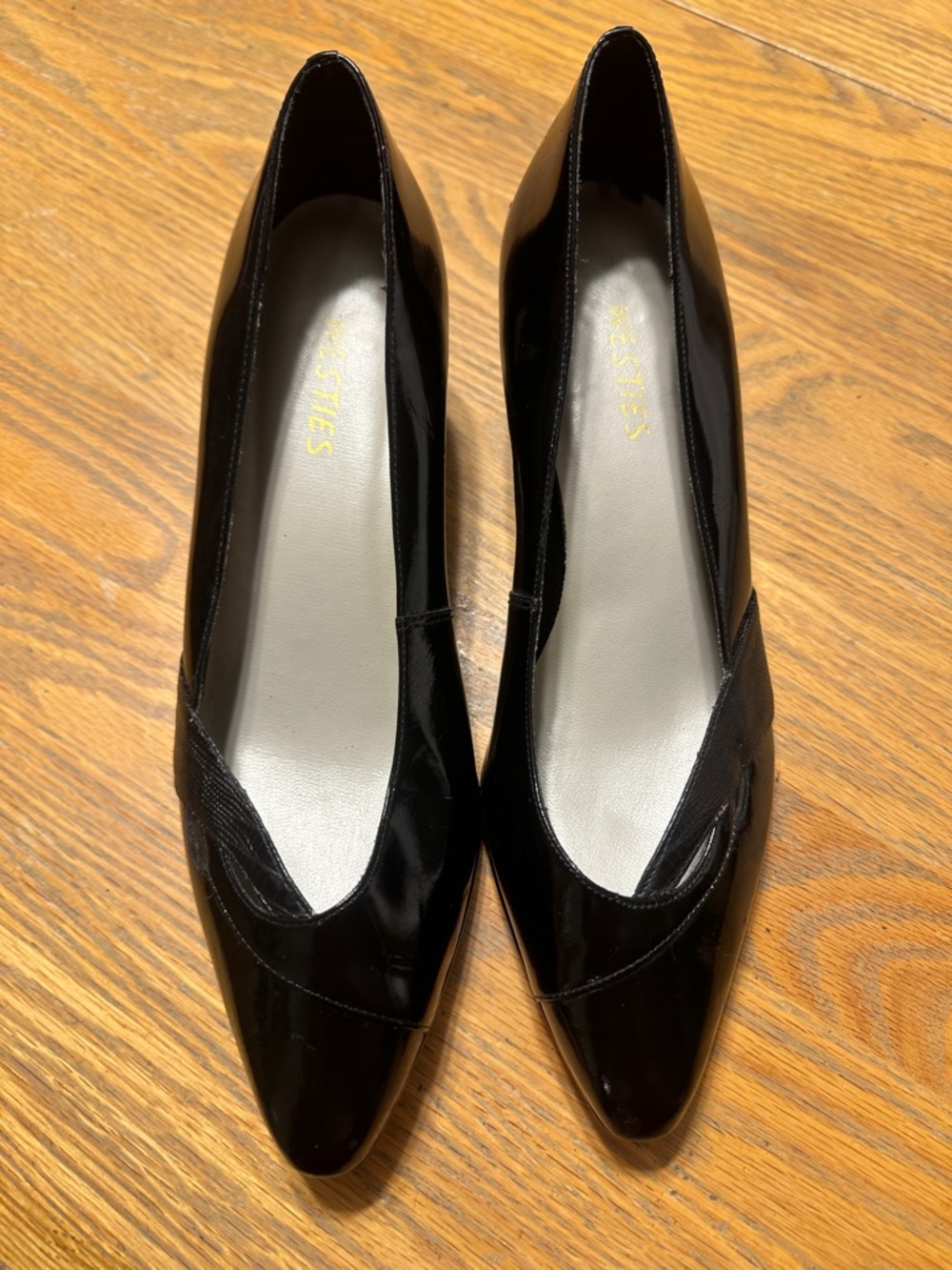 Westie’s Black Patent Leather Pointed-Toe Women's Pumps Sz 9 Heel 2 in